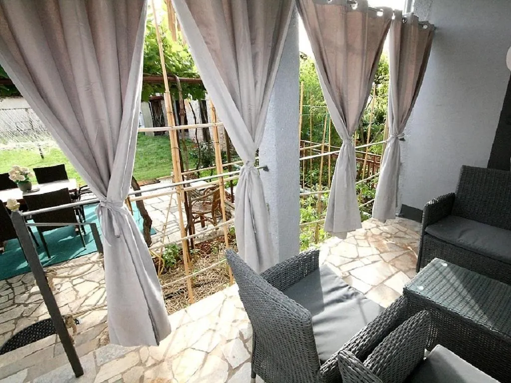 Apartment In Fazana With Terrace, Air Conditioning, Wifi, Washing Machine