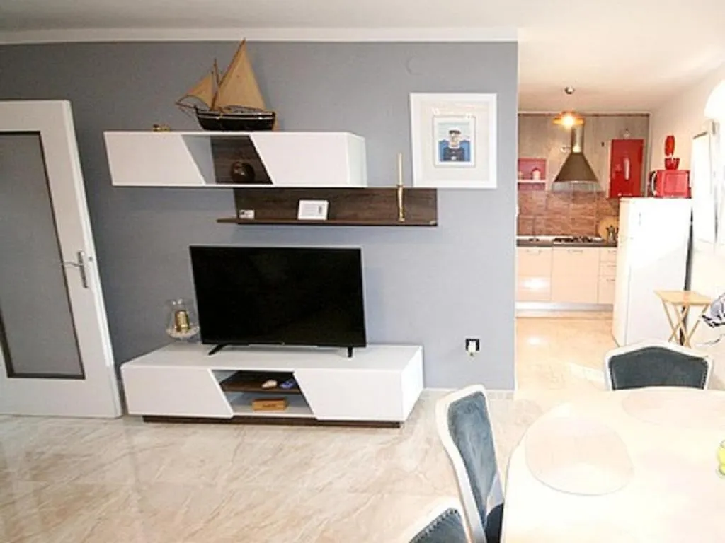 Apartment In Fazana With Terrace, Air Conditioning, Wifi, Washing Machine