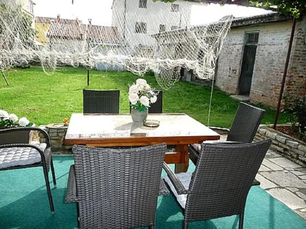 Apartment In Fazana With Terrace, Air Conditioning, Wifi, Washing Machine