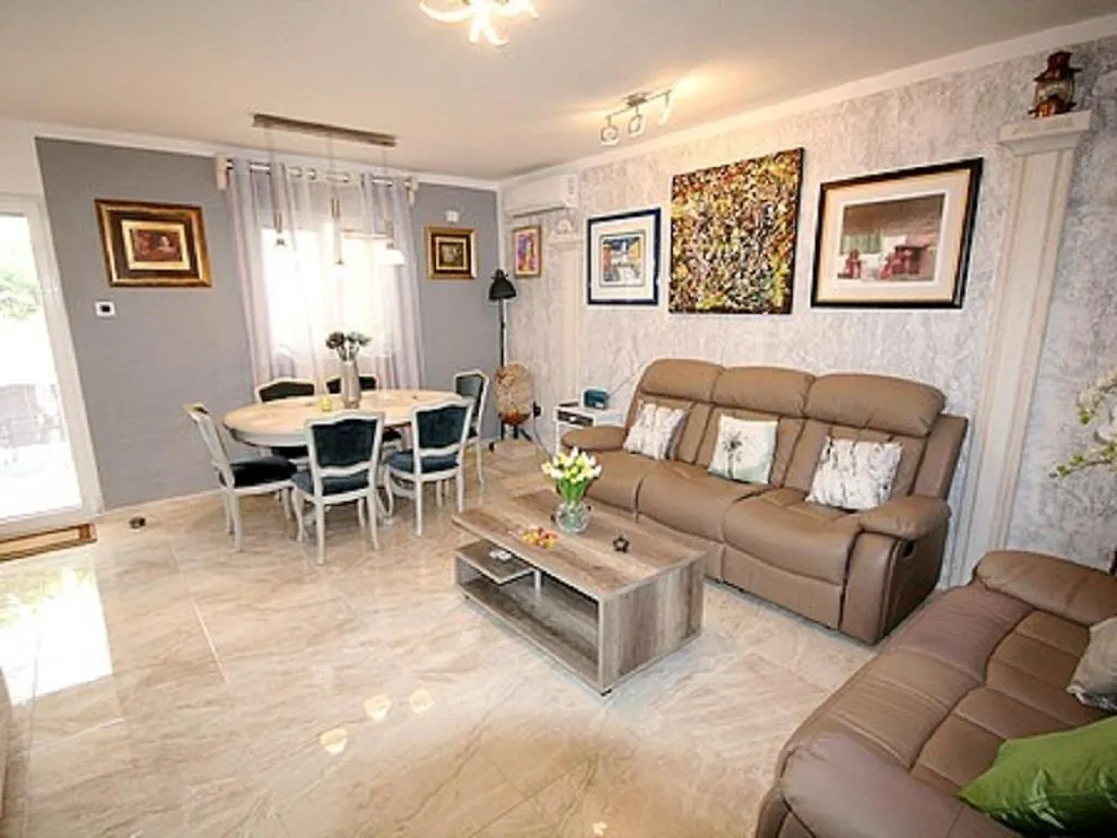Apartment In Fazana With Terrace, Air Conditioning, Wifi, Washing Machine 0*,
