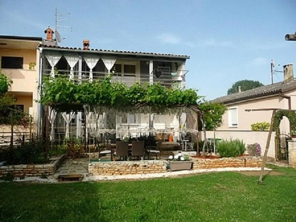 Apartment In Fazana With Terrace, Air Conditioning, Wifi, Washing Machine Chorvatsko