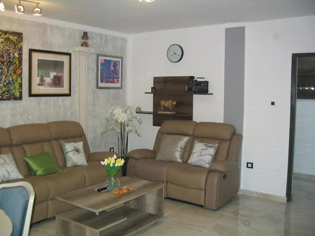 Apartment In Fazana With Terrace, Air Conditioning, Wifi, Washing Machine