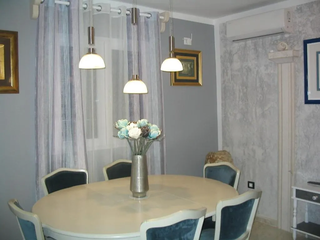 Apartment In Fazana With Terrace, Air Conditioning, Wifi, Washing Machine 0*,